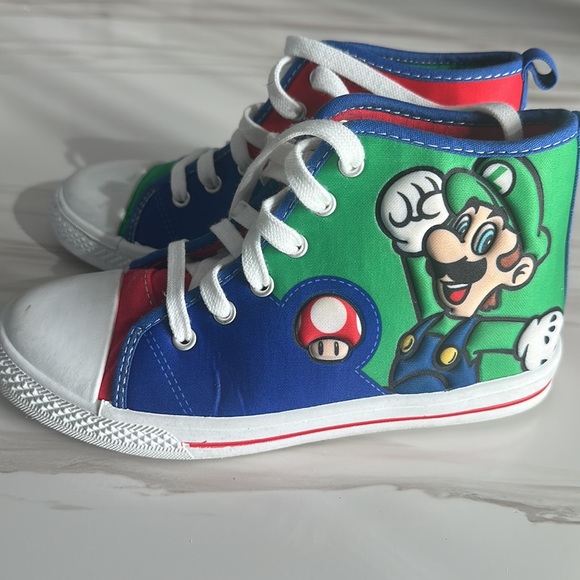 Super Mario Nintendo Sneakers - Picture 2 of 8